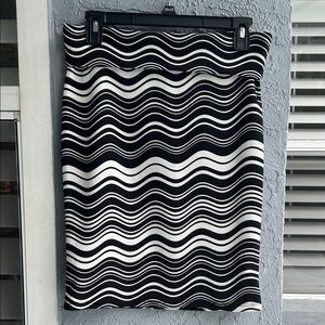 LuLaRoe Black and White Wave Pencil Skirt